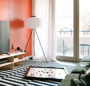Smart TV, books, stereo - Unique 3BR | An Artist's Abode | Free Parking (Melbourne)
