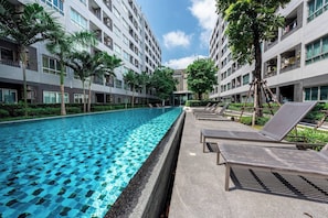 Pool - Cozy Studio Pool View at Elio Sukhumvit 64 (Bangkok)