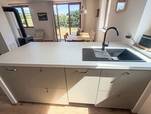 Fridge, oven, dishwasher, cookware/dishes/utensils