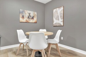 Dining - Dallas: Walk to Texas A&M Campus, Comfy King Beds (Bryan)