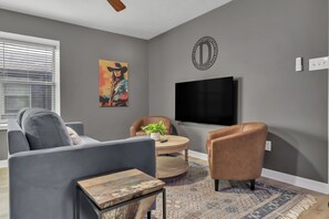Smart TV - Dallas: Walk to Texas A&M Campus, Comfy King Beds (Bryan)