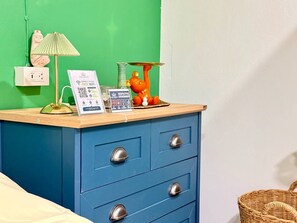 A blue chest of drawers with a lamp, a teddy bear, and a sign offering free WiFi. - Full Private House in Heart of Pattaya, 2 min to Beach (Pattaya)