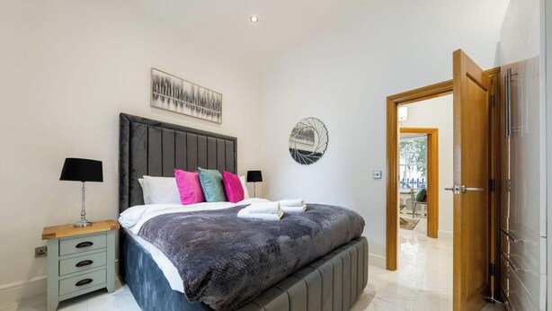 House - Victorian Style One-bedroom Apartment (London)