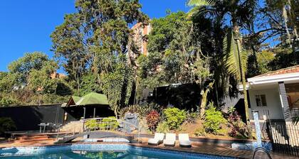 Private Poblado Tropical Estate 10BR Pool 18Person Jacuzzi Walk to GoldenMile AC