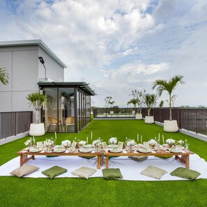 Outdoor dining - Kinaralana Boutique Hotel (Ngaglik)