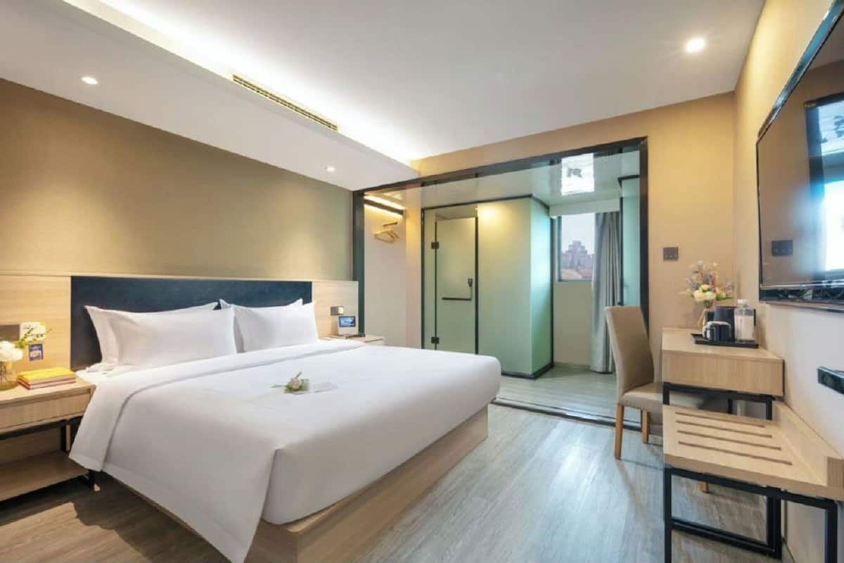 Luxury Double Room, City View | WiFi (free), bed sheets