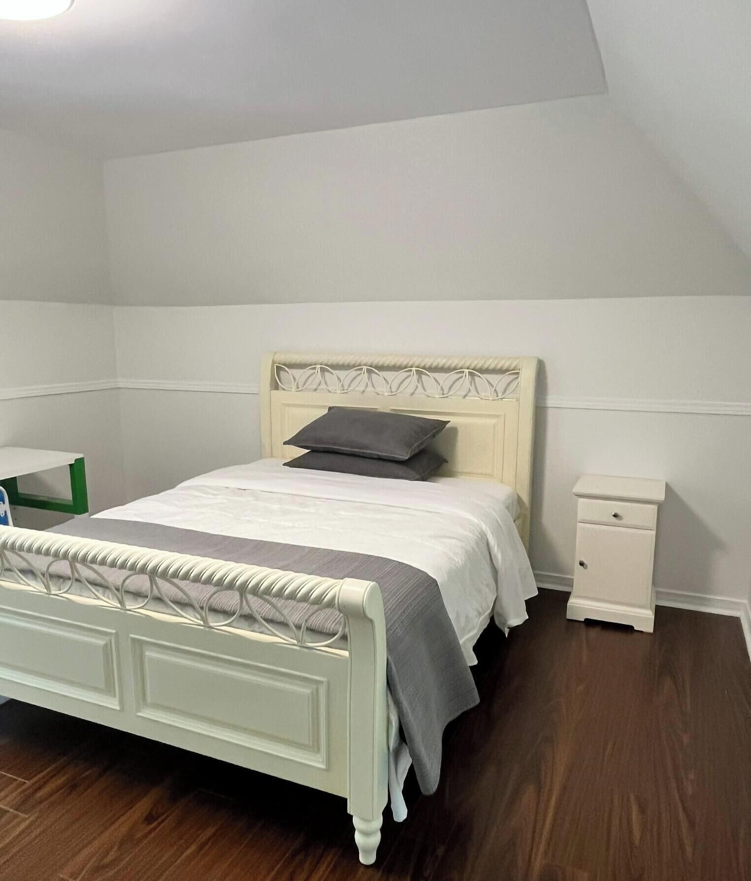 4 bedrooms, desk, free WiFi, bed sheets