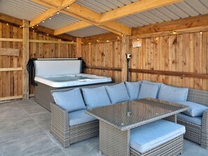 Outdoor spa tub - 0 bedroom accommodation in Llanuwchllyn (Llanuwchllyn)