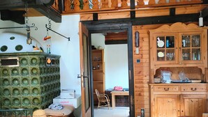Dining - A quaint, historic wooden house in the quiet mountain village of Daxstein am Brotjacklriegel (Zenting)