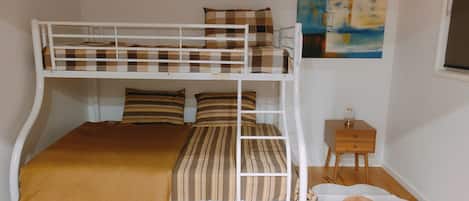 4 bedrooms, free WiFi, bed sheets