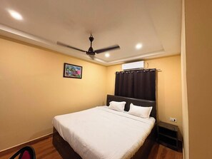 Deluxe Double Room | WiFi (free) - RKD INN a comfortable stay (Guwahati)