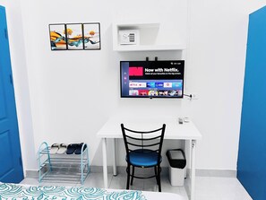 Iron/ironing board, internet, bed sheets - 105 Budget Room, wifi&utilities Bangkok’s center (Bangkok)