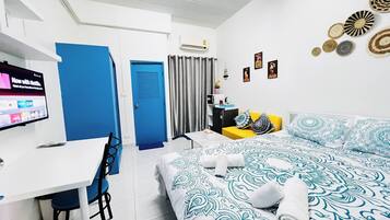 Iron/ironing board, internet, bed sheets