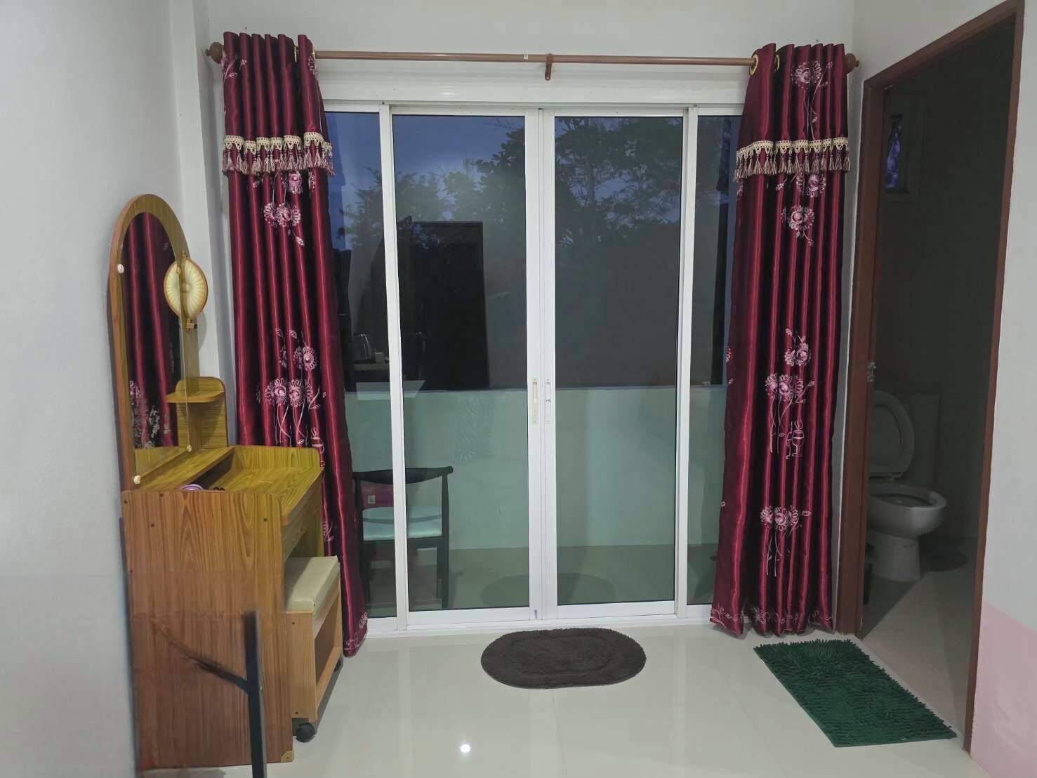 Single Room, Hill View | Desk, blackout drapes, soundproofing, WiFi (free)