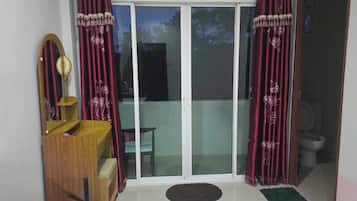 Single Room, Hill View | Desk, blackout drapes, soundproofing, WiFi (free)