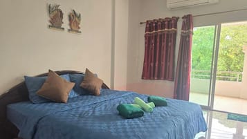 Deluxe Room, Park View | Desk, blackout curtains, soundproofing, free WiFi