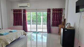 Deluxe Room, Park View | Desk, blackout drapes, soundproofing, WiFi (free)