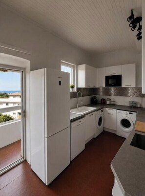 Private kitchen - Charming house—4 bedrooms and 2 terraces. (Lumio)