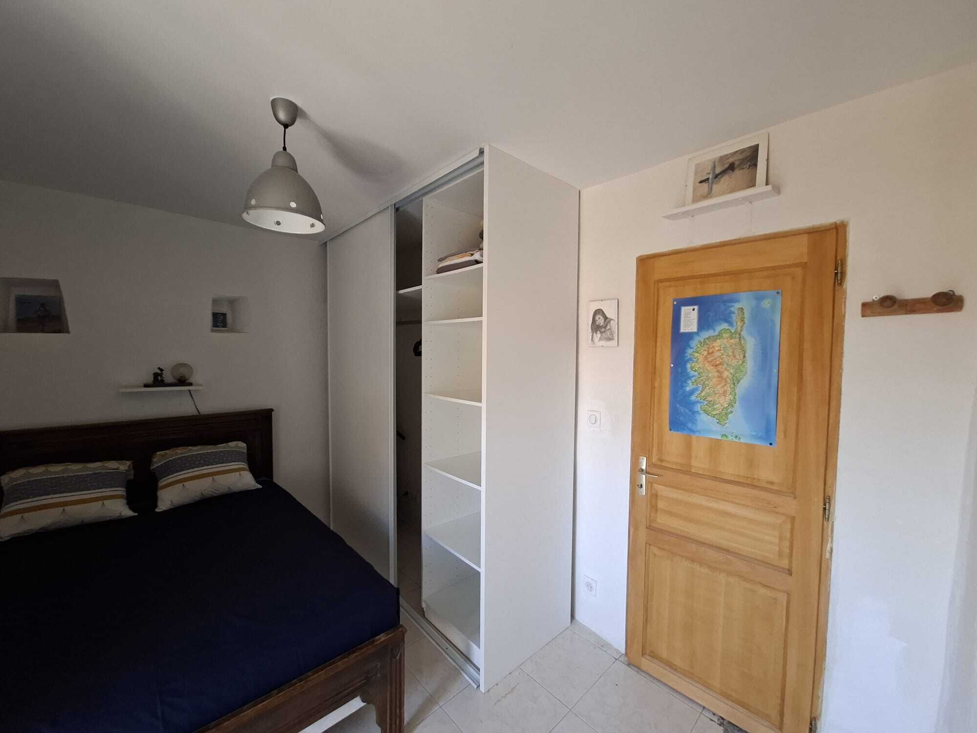 1 chambre, bureau, fer et planche à repasser, Wi-Fi gratuit
