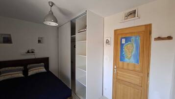 1 chambre, bureau, fer et planche à repasser, Wi-Fi gratuit