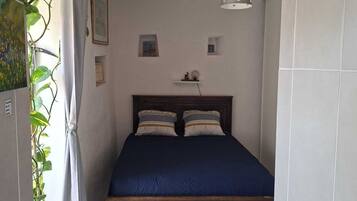 1 chambre, bureau, fer et planche à repasser, Wi-Fi gratuit