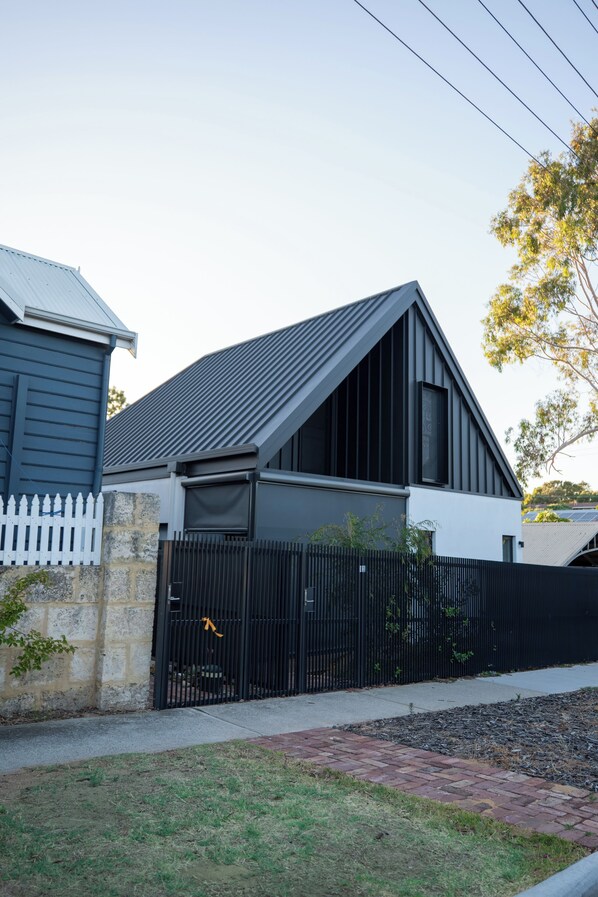 Exterior - Rosemoore Loft House in Mosman Park (Mosman Park)