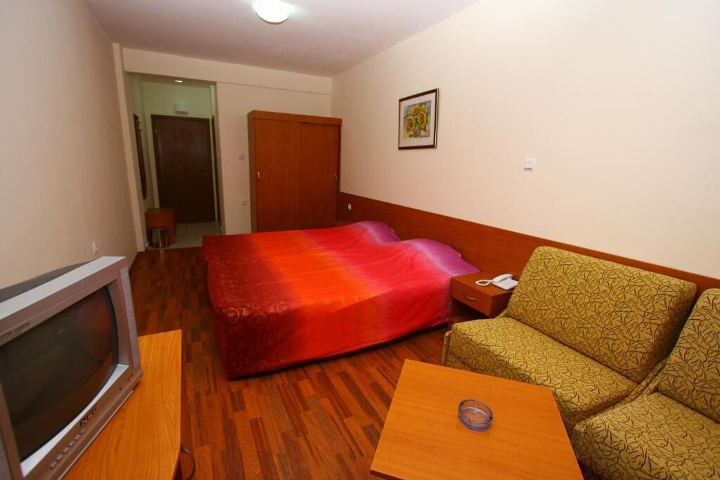 Twin Room, Balcony | In-room safe, free WiFi