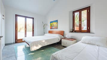 Superior Villa, Garden View | Iron/ironing board, free WiFi