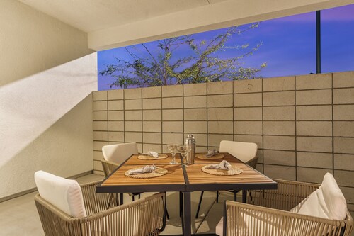 Sleeps 40! 6 Private Homes • Resort Pool + Gym • Heart of La Quinta | Summerwell