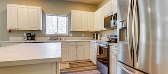 Inside Yosemite: Peaceful Foresta Retreat