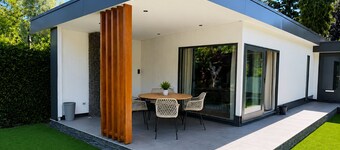 Fully renovated Family Lodge for 6 guests with three bedrooms, a spacious garden, and a modern interior.