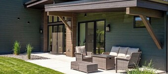 Modern Luxury Townhome with Clark Fork River Access