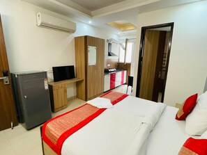 Deluxe Double Room | WiFi (free) - Azalea By Oasis Stays (Gurugram)