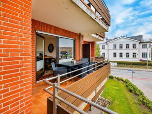 Outdoor dining - Sonnenschein - Beachfront apartment for 4 people with a balcony and parking space. (Sylt)