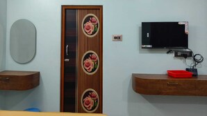 Standard Double Room, Balcony, City View | Bahagian dalam