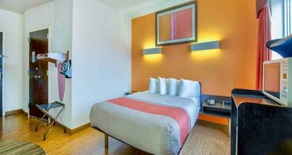 1 Queen Bed|Mobil Acc|Tub|Nsmk