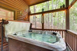 Outdoor spa tub - Hot Tub & Game Room! Wooded Retreat in Blue Ridge (Blue Ridge)