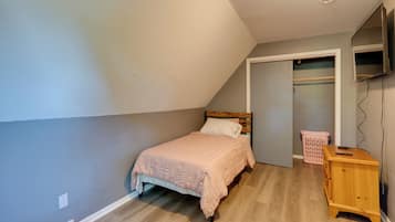 4 habitaciones, tabla de planchar con plancha, cuna de viaje y internet