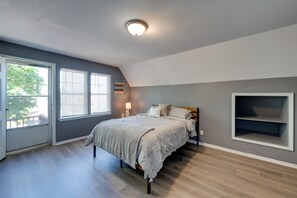 مكواة/لوح كي وسرير سفر وخدمة الإنترنت وملاءات أسرّة