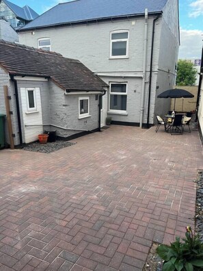 Outdoor dining - Major Rds/Free Parking/Cannock Ctr/Trades/Discount (Staffordshire)