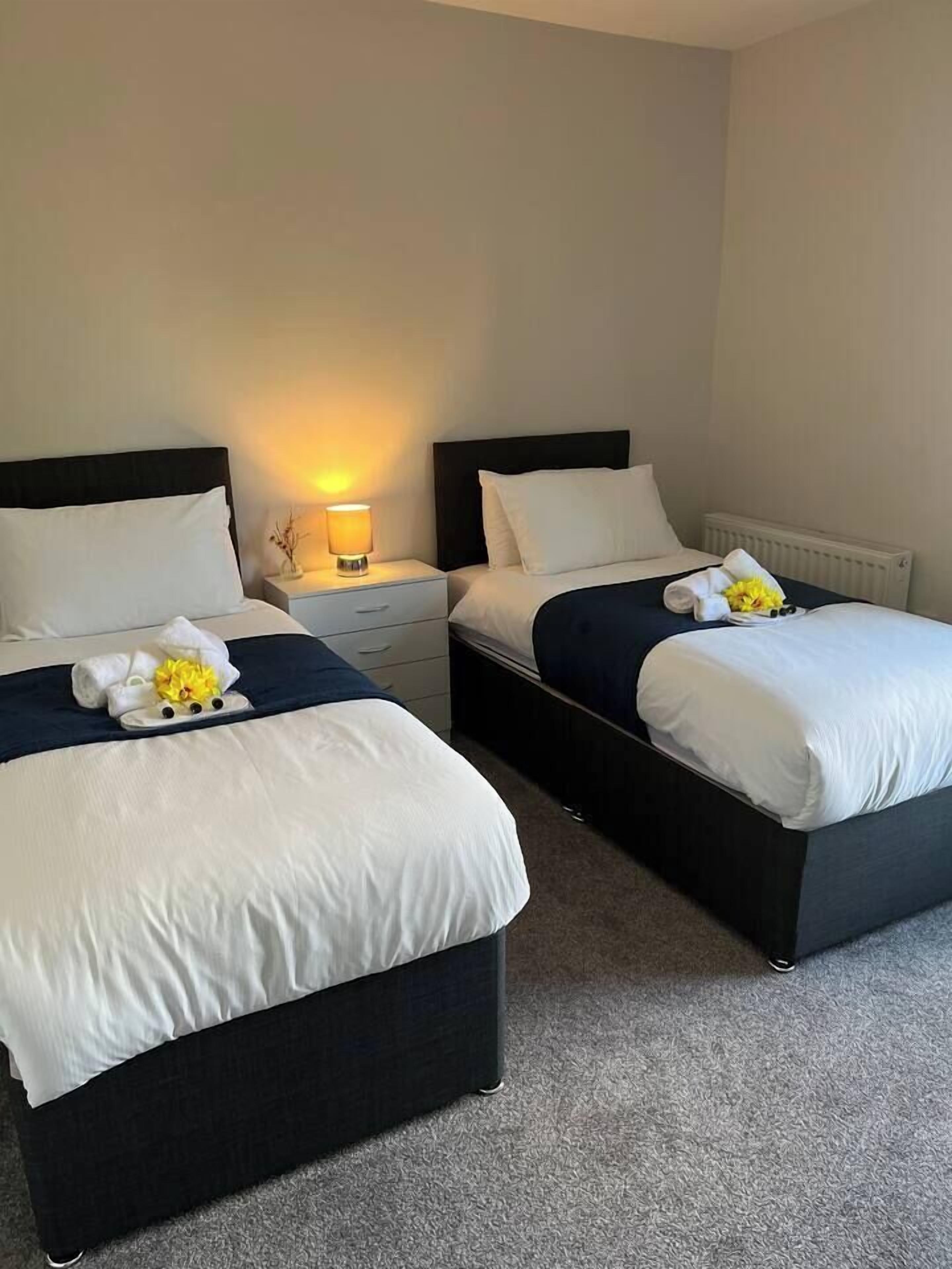 3 bedrooms, desk, iron/ironing board, travel cot
