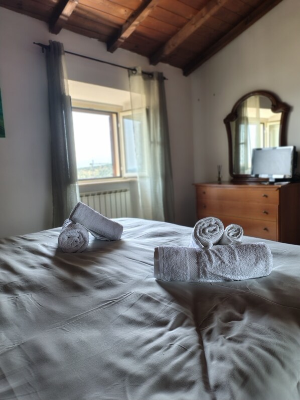 2 bedrooms, bed sheets