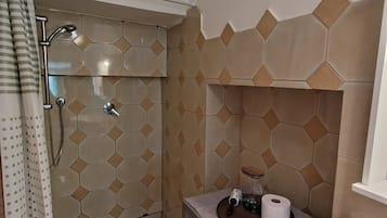 Doccia, asciugacapelli, bidet, asciugamani
