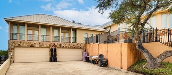 One-of-a-Kind Guest Suite in Hill Country w/ Pool