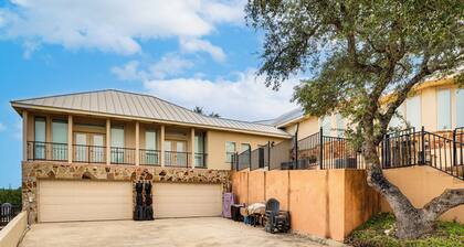 One-of-a-Kind Guest Suite in Hill Country w/ Pool