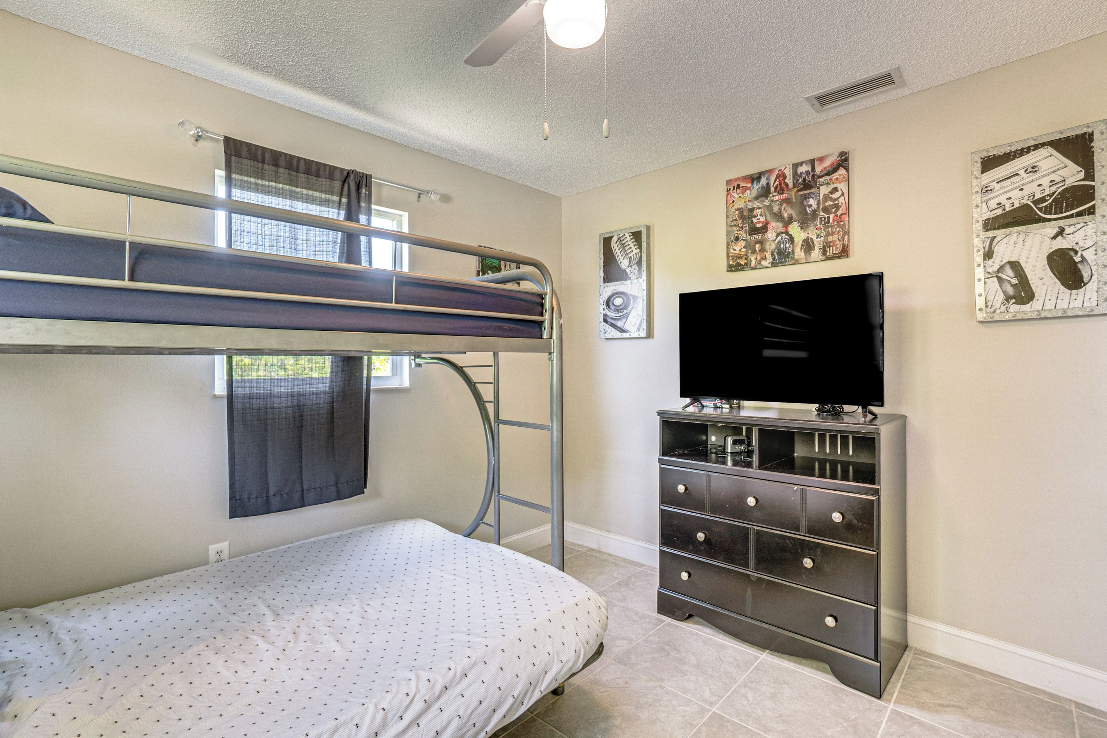 2 Schlafzimmer, Schreibtisch, Internetzugang, Bettwäsche