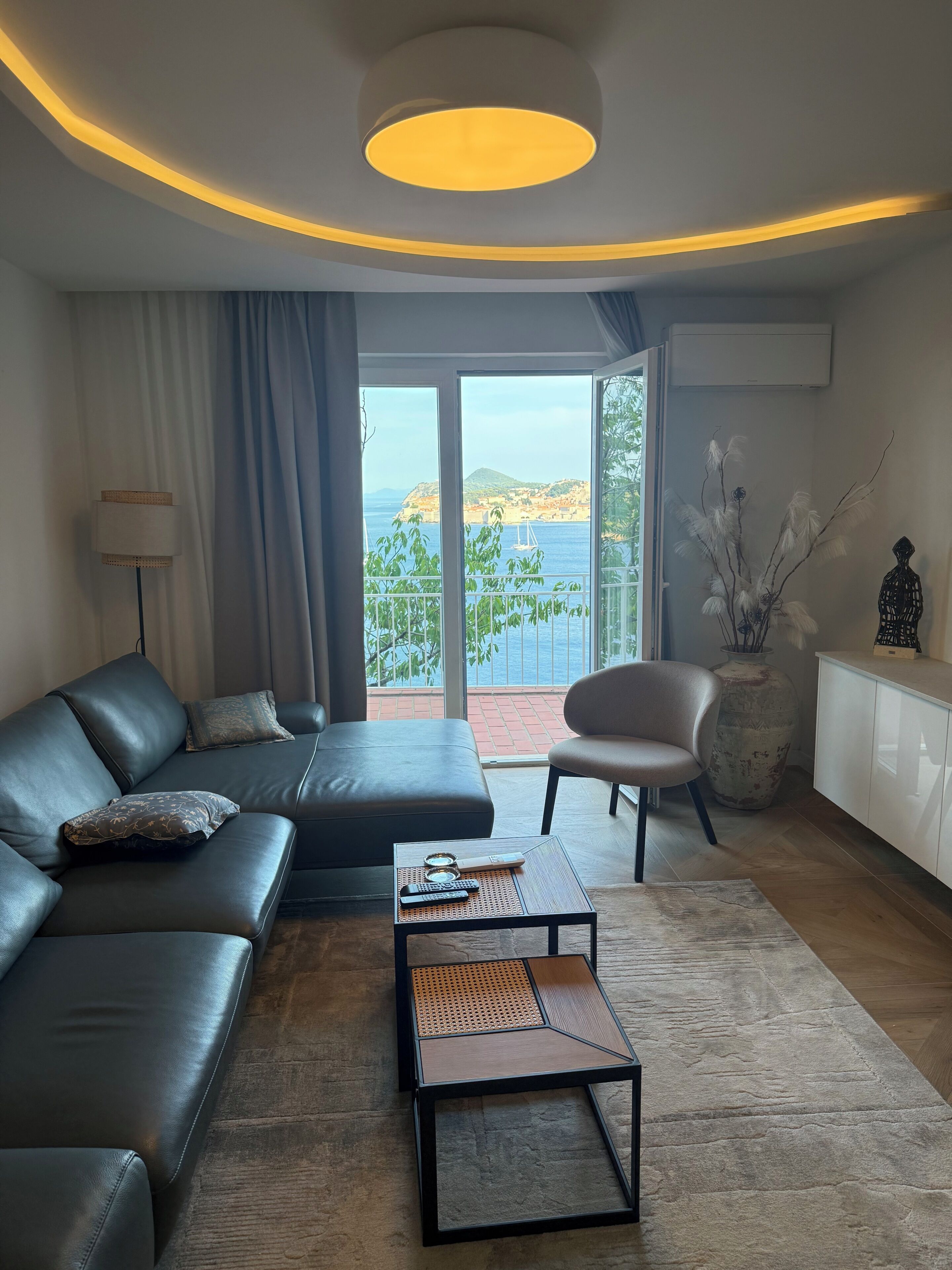 Deluxe Apartment, Non Smoking | Living area | 4-inch Smart TV with cable channels