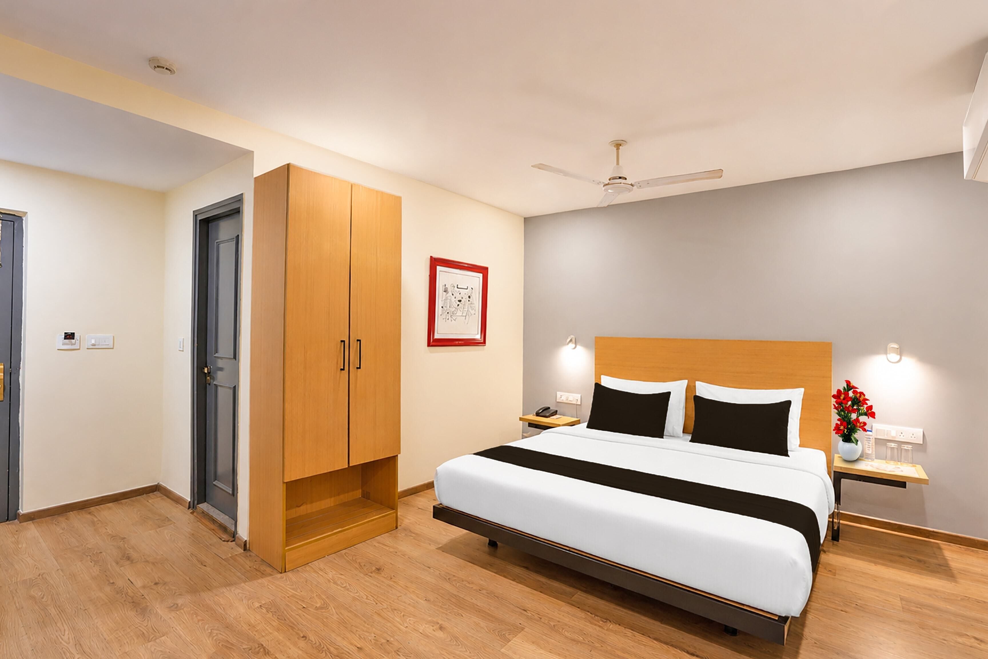 Escritorio, wifi gratis y ropa de cama 
