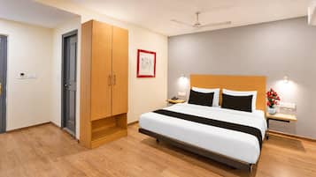 Escritorio, wifi gratis y ropa de cama