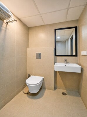 Chambre Classique | Salle de bain | Douche, articles de toilette gratuits, serviettes fournies, savon